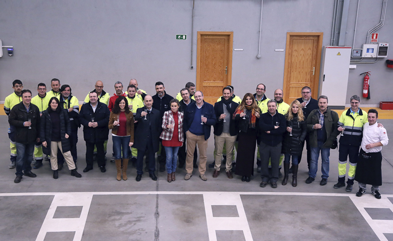 ​La alcaldesa de Toledo brinda por el nuevo año con la plantilla de TAGUS