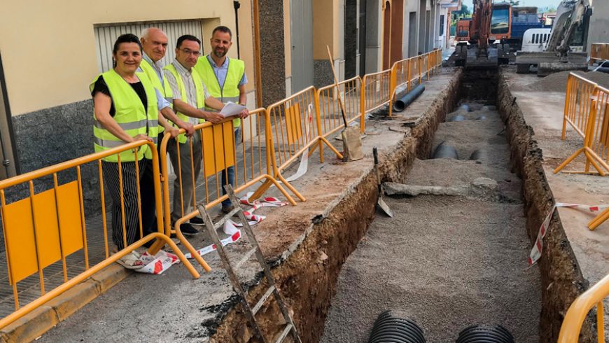 El Ayuntamiento de La Vilavella y FACSA renuevan la red de saneamiento de la calle Horta