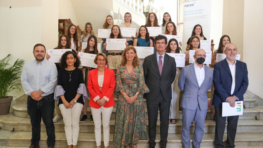 Facsa entrega 28 becas a estudiantes de grado de la UJI residentes en Castelló